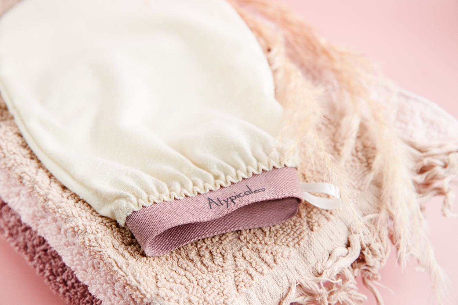 Silk exfoliation glove- Atypical.eco