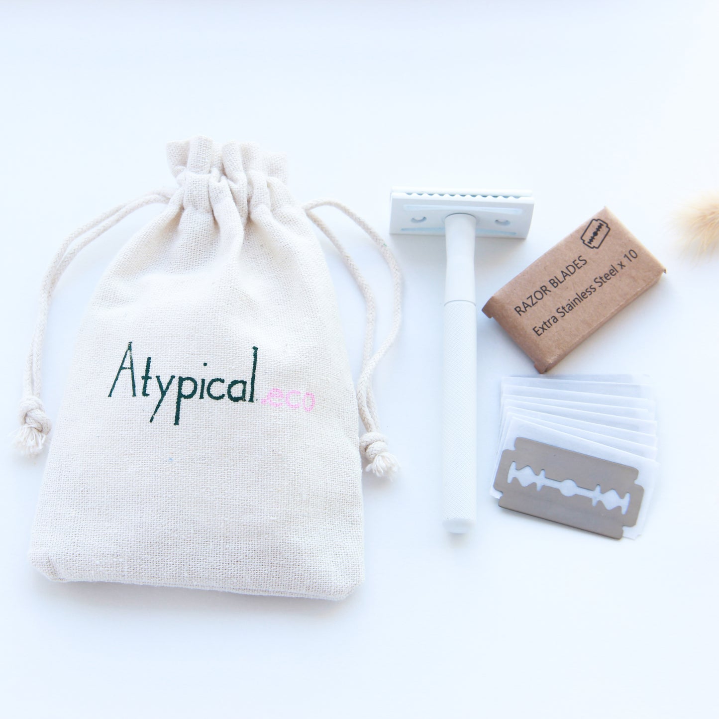 White eco razor, sustainable shaving razor