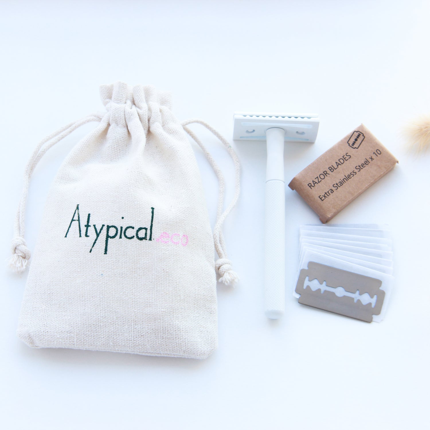 White eco razor, sustainable shaving razor